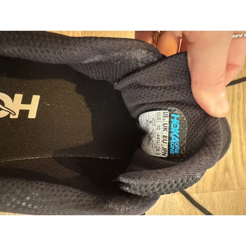 Hoka One One all black